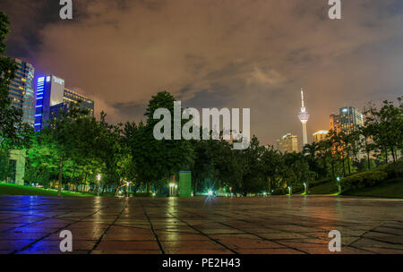 Nacht Landschaft des KLCC Park, Stadtzentrum von Kuala Lumpur, Malaysia Stockfoto