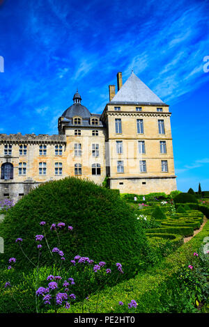 Die Architektur und die Gründe des majestätischen Château de Hautefort in Hautefort, Dordogne, Frankreich Stockfoto