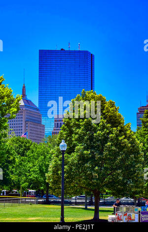 Blick auf den neuen und alten John Hancock Gebäude im Copley Square, Boston, Massachusetts Stockfoto