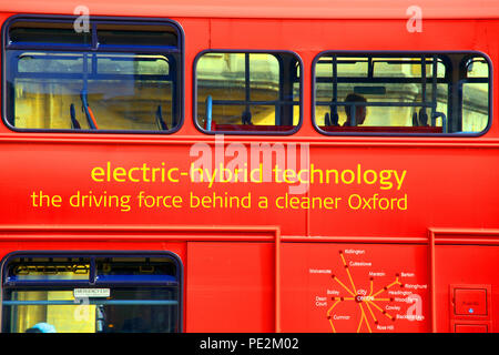 Double Decker Bus mit elektrischen Hybrid Technologie in der Stadt Oxford England Großbritannien Stockfoto