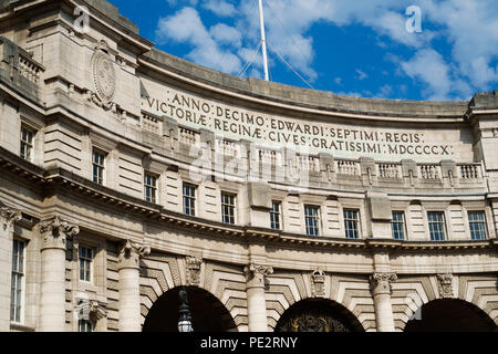 Admiralty Arch, London, UK im Sonnenlicht Stockfoto