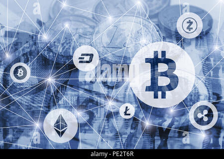 Crypto Währung Bitcoin, litecoin und des Astraleums auf virtuellen Diagramm Schnittstelle, digitale Geld Konzept, cryptocurrency Double Exposure Stockfoto