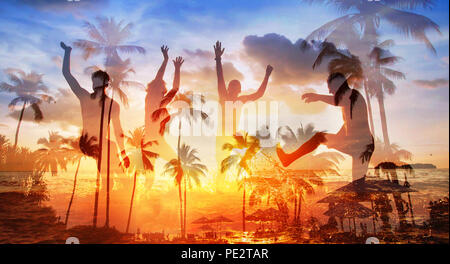 Beach Party, Gruppe von Freunden Spaß haben gemeinsam im Meer, junge glückliche Menschen tanzen, Double Exposure banner Stockfoto