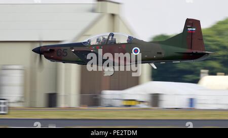 Slowenische Luftwaffe - Pilatus PC-9 M (hudournik) Swift im Jahr 2018 Royal International Air Tattoo Stockfoto