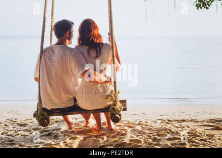 Paar am Strand Urlaub, Familie romantische Flitterwochen Stockfoto