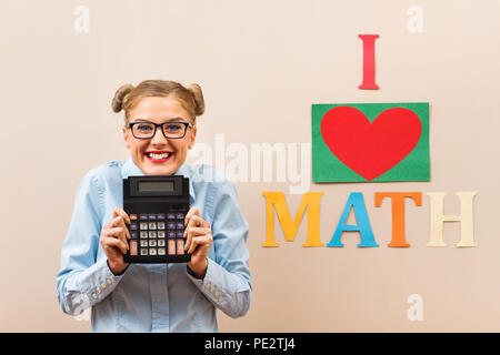 Portrait von nerdy Student wer Mathe liebt. Stockfoto
