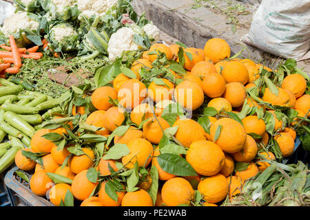 Chefchaouen (Chaouen) ist eine Stadt in Marokko, bekannt für seine Gebäude in Blautönen. Stockfoto