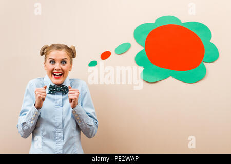 Happy nerdy Frau Stockfoto