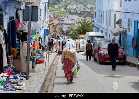 Chefchaouen (Chaouen) ist eine Stadt in Marokko, bekannt für seine Gebäude in Blautönen. Stockfoto