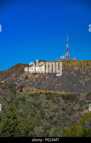 Blick auf den ikonischen Zeichen von Hollywood in den Hollywood Hills in Los Angeles, Kalifornien