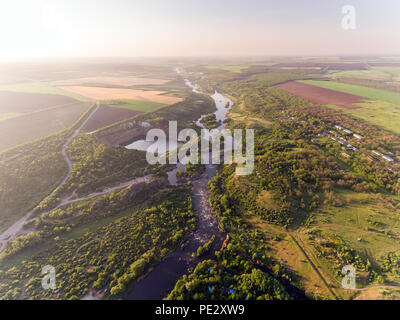 Der südliche Bug River. Die malerischen Felsen und Stromschnellen. Stockfoto