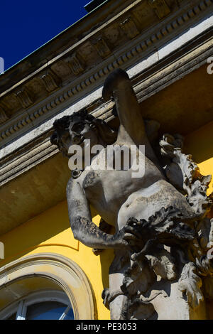 Fassade und Details des barocken Palast von Sans Souci, von Friedrich dem Großen von Preußen in Potsdam, Deutschland. Stockfoto