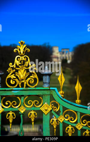 Fassade und Details des barocken Palast von Sans Souci, von Friedrich dem Großen von Preußen in Potsdam, Deutschland. Stockfoto