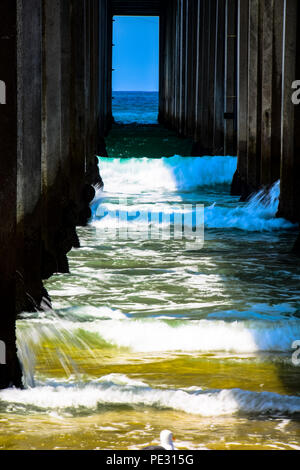Unter Scripps Pier in San Diego, Kalifornien Stockfoto