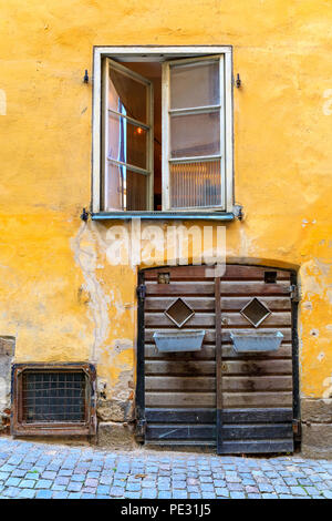 Traditionelle schwedische alte Häuser im Herzen von Stockholm, Schweden Stockfoto