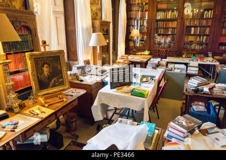 Großbritannien, Wales, Anglesey, Plas Newydd Haus, Henry's Studie während Erhaltung Stockfoto