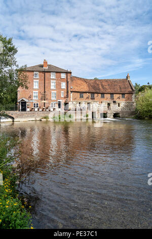 Die alte Mühle Hotel und Restaurant in Harnham in der Nähe von Salisbury Wiltshire UK Stockfoto