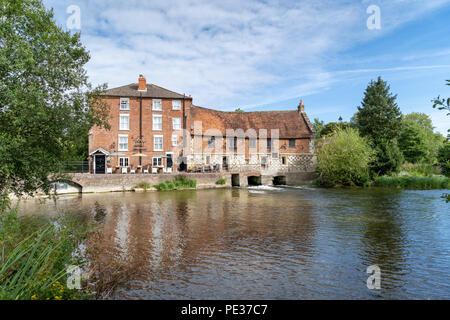 Die alte Mühle Hotel und Restaurant in Harnham in der Nähe von Salisbury Wiltshire UK Stockfoto