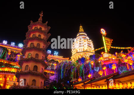 Kek Lok Si Tempel am Air Itam-Berg in George Town auf der Insel Penang gelegen. Das ist der größte buddhistische Tempel in Malaysia. Stockfoto