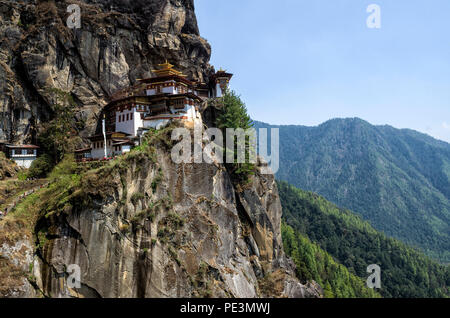 Taktshang Kloster, Bhutan - Tiger Nest Kloster wissen auch als Palphug Taktsang Kloster. In den Klippen des oberen Paro Tal, Bhu Stockfoto