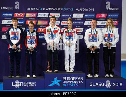Synchronisierte 10-m-Platformtauchmedaillenzeremonie (von links nach rechts) Silbermedaillen der Briten Matthew Lee und Lois Toulson, der russischen Goldmedaillengewinnerin Nikita Shleikher und Iullia Timoshinina, die deutschen Bronzemedaillengewinnerinnen Florian Fandler und Christina Wassen am zehnten Tag der Europameisterschaften 2018 im Royal Commonwealth Pool in Edinburgh. DRÜCKEN SIE VERBANDSFOTO. Bilddatum: Samstag, 11. August 2018. Siehe PA Story DIVING European. Bildnachweis sollte lauten: Ian Rutherford/PA Wire. Stockfoto