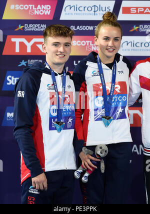Die Briten Matthew Lee und Lois Toulson gewannen am 10. Tag der Europameisterschaft 2018 im Royal Commonwealth Pool in Edinburgh die Silbermedaille beim synchronisierten 10-m-Plateauchgang. DRÜCKEN SIE VERBANDSFOTO. Bilddatum: Samstag, 11. August 2018. Siehe PA Story DIVING European. Bildnachweis sollte lauten: Ian Rutherford/PA Wire. Stockfoto