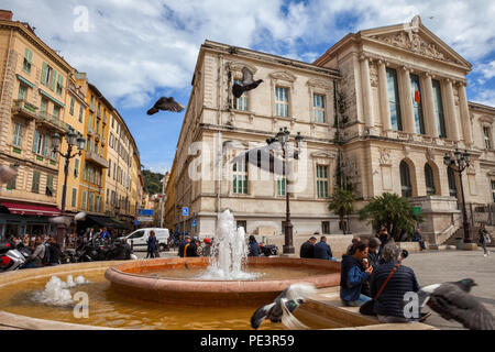 Frankreich, Nizza, Brunnen und Gerichtsgebäude am Place du Palais de Justice - Palast der Justiz Square Stockfoto