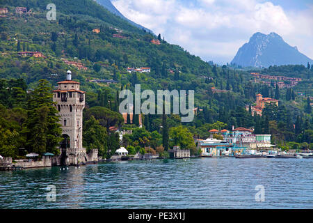 San Marco Tower, ehemaligen Boat House der Villa Alba, zwischen Gardone und Fasano, Gardone Riviera, Provinz Brescia, Gardasee, Lombardei, Italien Stockfoto