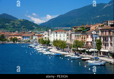 Seepromenade und Hafen von Salò, Gardasee, Lombardei, Provinz Brescia, Italien | Seepromenade und dem Hafen von Salò, Provinz Brescia, Gardasee, Lom Stockfoto