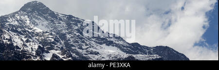 Schöne und wunderbare schneebedeckte Berg im Winter und Wandern, berühmten Platz, breite Palette - Jade Dragon Snow Mountain oder den Berg Yulong in Lijiang, Yunnan p Stockfoto