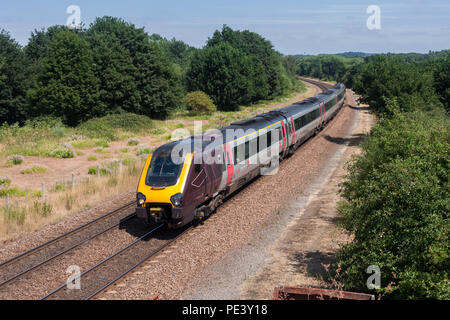 Ein Arriva länderübergreifende Züge Klasse 221 voyager Zug vorbei an alten Denaby (östlich von Mexborough, South Yorkshire). Stockfoto