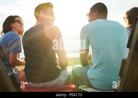 Freunde auf Picknick Stockfoto