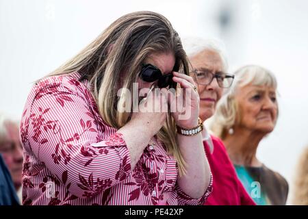 Omagh Bombe survivor Donna Marie McGillion auf eine inter-konfessionelle Service im Memorial Gardens in Omagh Omagh das Attentat in 20 Jahren zu erinnern. Stockfoto