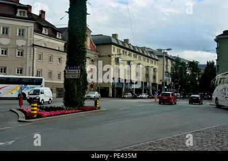 Eine typische Straßenszene, Innsbruck, Österreich, Europa Stockfoto