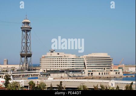 Das World Trade Center in Barcelona, Spanien am 19. April 2018. Von Architekt Henry Cobb entworfen, das Gebäude wurde 1999 eröffnet. Stockfoto