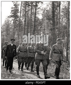 MANNERHEIM / HITLER Adolf Hitler beschlossen, Finnland am 4. Juni 1942, angeblich zu besuchen, um Mannerheim zu seinem 75. Geburtstag zu gratulieren. Aber Mannerheim wollte nicht, ihn in seinem Hauptquartier in Mikkeli oder in Helsinki zu treffen, wie es würde, wie einem offiziellen Staatsbesuch schien haben. Das Treffen fand in der Nähe von Imatra in Südost-Finnland und Geheimhaltung von Garnisonsstandort Flugplatz angeordnet war Hitler, begleitet von Präsident Ryti wurde an der Stelle wo Mannerheim wartete auf einen Gleisanschluss getrieben. Das Treffen verlief ergebnislos... Stockfoto
