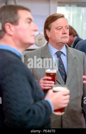 Kenneth Clarke MP campaigning im Alresford, Hampshire, für Gerry Malone Stockfoto