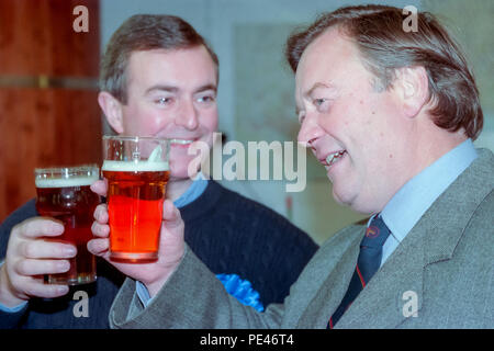 Kenneth Clarke MP campaigning im Alresford, Hampshire, für Gerry Malone Stockfoto