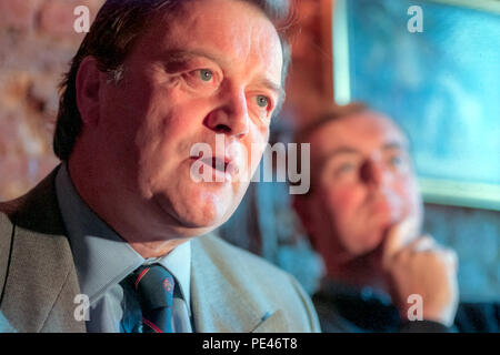 Kenneth Clarke MP campaigning im Alresford, Hampshire, für Gerry Malone Stockfoto