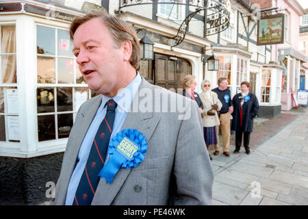 Kenneth Clarke MP campaigning im Alresford, Hampshire, für Gerry Malone Stockfoto