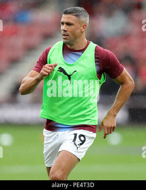 Burnley ist Jonathan Walters vor der Premier League Spiel in St Mary's, Southampton. PRESS ASSOCIATION Foto. Bild Datum: Sonntag, August 12, 2018. Siehe PA-Geschichte Fußball Southampton. Photo Credit: Andrew Matthews/PA-Kabel. Einschränkungen: EDITORIAL NUR VERWENDEN Keine Verwendung mit nicht autorisierten Audio-, Video-, Daten-, Spielpläne, Verein/liga Logos oder "live" Dienstleistungen. On-line-in-Match mit 120 Bildern beschränkt, kein Video-Emulation. Keine Verwendung in Wetten, Spiele oder einzelne Verein/Liga/player Publikationen. Stockfoto