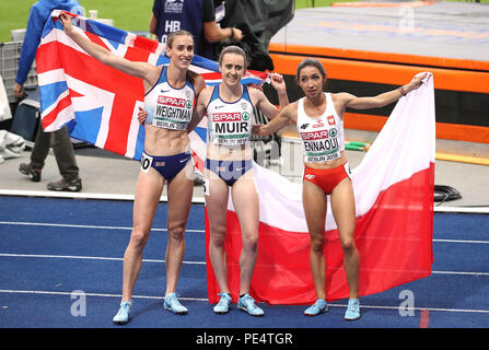 Der Great Britan Laura Muir (Mitte), Laura Weightman (links) und Polens Sofia Ennaoui feiern gewann Medaillen bei den Frauen 1500 m-Finale am Tag sechs der Europäischen Leichtathletik WM 2018 im Olympiastadion, Berlin. Stockfoto