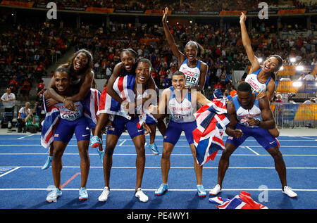 In Großbritannien mens und der Relais Teams während der Tag sechs der Europäischen Leichtathletik WM 2018 im Olympiastadion, Berlin feiern. Stockfoto