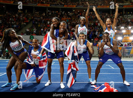 In Großbritannien mens und der Relais Teams während der Tag sechs der Europäischen Leichtathletik WM 2018 im Olympiastadion, Berlin feiern. Stockfoto