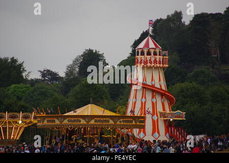 Helter Skelter, British Tower Folie an einem Sommer Fun Fair. Bristol Balloon Fiesta, 2018. Somerset, UK. August. Stockfoto