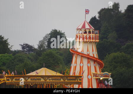 Helter Skelter, British Tower Folie an einem Sommer Fun Fair. Bristol Balloon Fiesta, 2018. Somerset, UK. August. Stockfoto