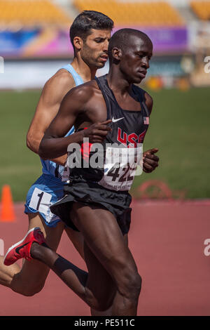 Us-Leichtathlet, emmauel Bor (rechts), konkurriert in der Männer 1500 m Wettbewerb 2015 6 CISM World Games. Die cism World Games bietet die Möglichkeit für die Athleten von über 100 verschiedenen Nationen zusammen zu kommen und Freundschaft durch Sport genießen. Das 6. jährliche CISM World Games werden an Bord Mungyeong, Südkorea, 30. September - 11. Oktober statt. (U.S. Marine Corps Foto von Cpl. Jordan E. Gilbert/Freigegeben) Stockfoto