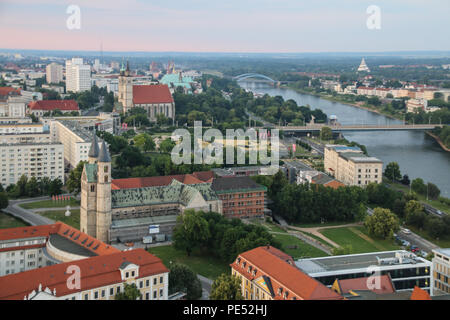 Magdeburg, Deutschland - Juni 9, 2018: Blick vom Turm der Kathedrale, das Kloster Unser Lieben Frauen in Magdeburg. Stockfoto