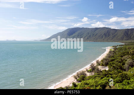 Anzeigen von Rex Lookout, zwischen Cairns und Port Douglas, über die Trinity Bay, Queensland, Australien. Stockfoto