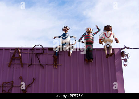 Skulpturen aus Schrott Metall auf Junk Wally's Art Gallery, in Rankins Federn, eine Stadt in New South Wales, Australien. Stockfoto